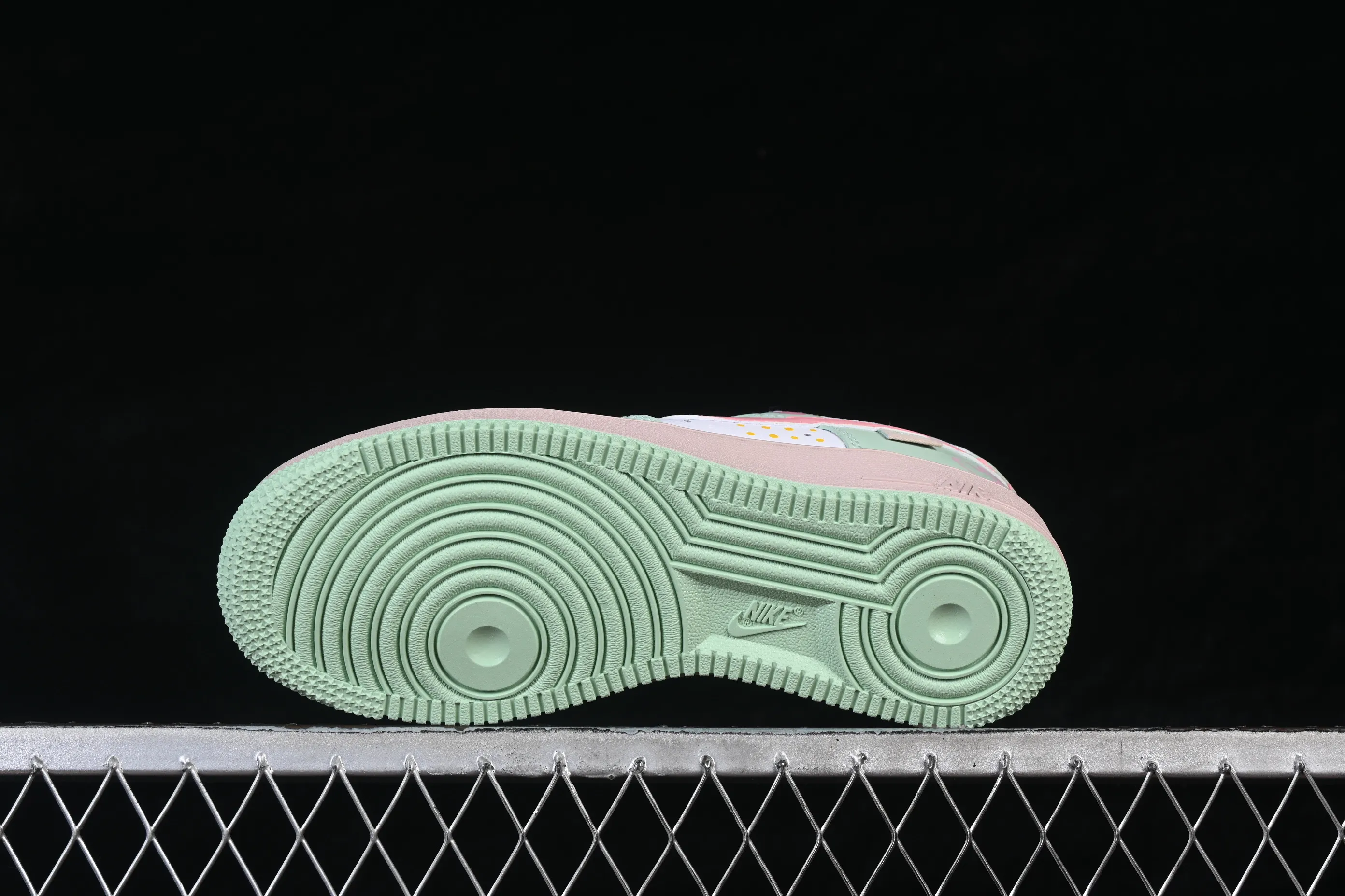 All categories Nk Air Force 1 Air Force series Nk Air Force 1 Low Air Force low top Nike Air Force 1'07 Low "Mint & Pink Sweetheart" Hand-painted graffiti Green and pink sweetheart Air Force 1 low-top casual sneakers DB3301-909